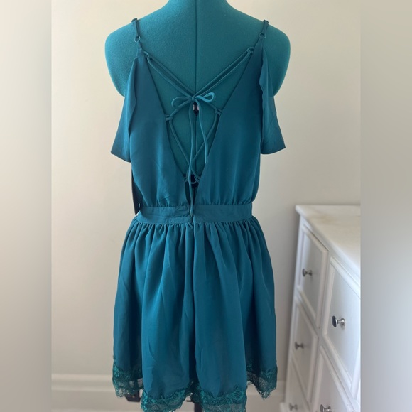 *New* Funky Soul Off-Shoulder Dress - Picture 4 of 4